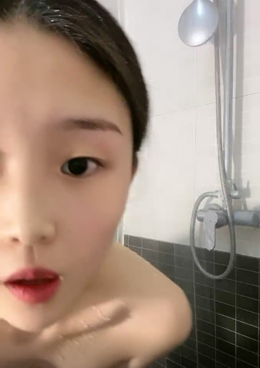 斗鱼美女主播奥利给：私拍直播火辣表演，宅男圈素人惊艳kou+ji