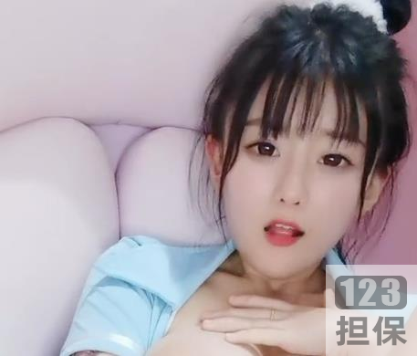 软软小湿妹:清纯软妹子的精彩玩法,15V、5.9G等种种游戏,烹饪社鲜面收获!