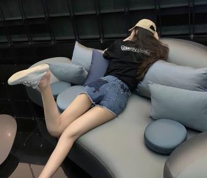 企鹅电竞女神：某推A4腰粉嫩小仙女，给你无限梦想