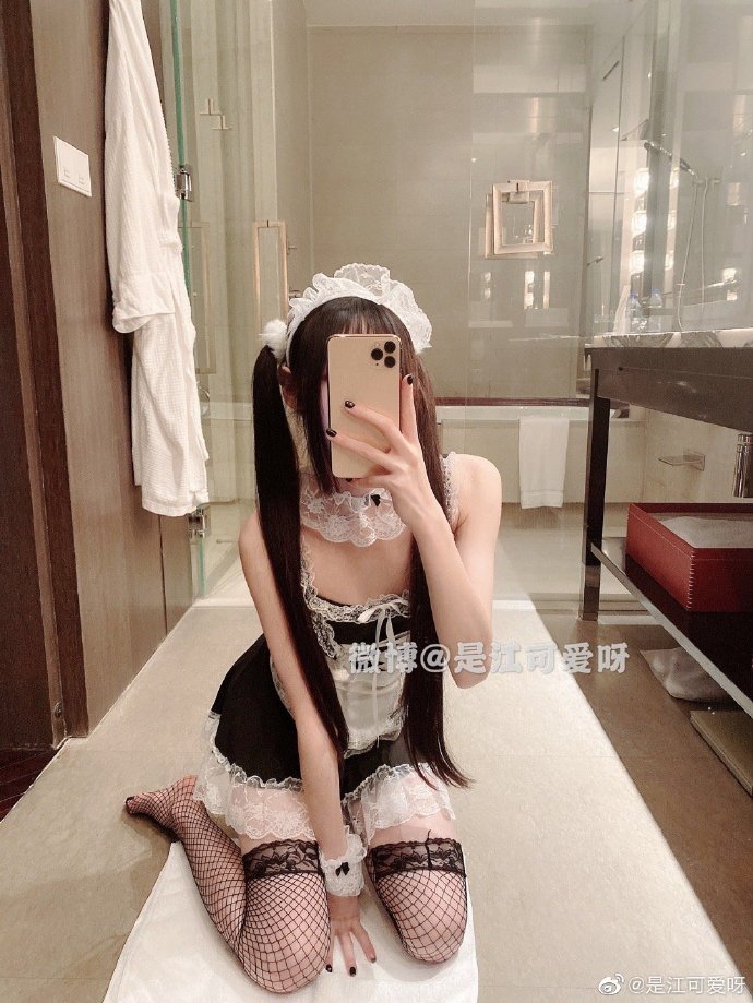 《瞬间的永恒:网红推特大博主可盐可甜的萌是江可爱呀》