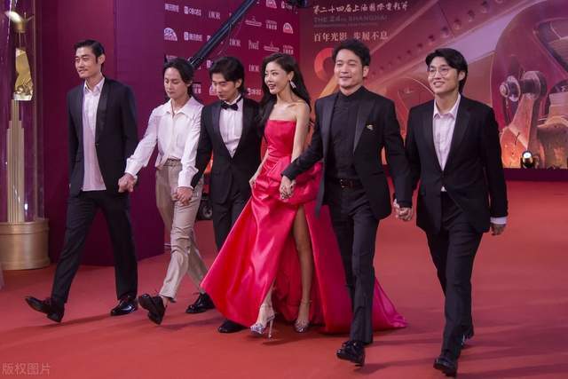 《扬名立万：秦霄贤爆棚悬疑喜剧，豆瓣评分7.6》