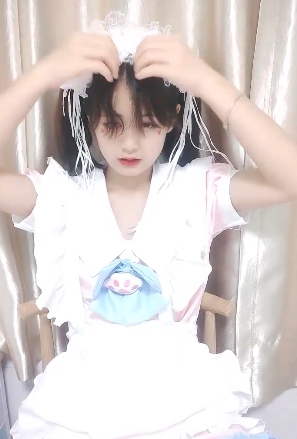 《佳佳小宝贝：热舞诱惑，网红大咖佳佳的有尺度视频》