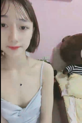 网红母女激发热情！快手网红小妹妹与母亲扣穴视频资源2V+7P+556MB，百度盘免费下载