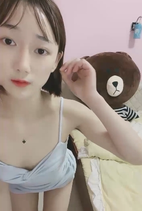 网红母女激发热情！快手网红小妹妹与母亲扣穴视频资源2V+7P+556MB，百度盘免费下载