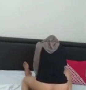 网红少妇“出轨隔壁老王”酒店给力表演：1V+6P+110MB双重压缩视频资源