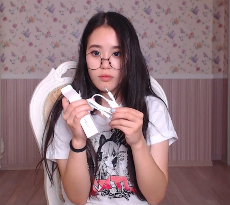 可爱镜娘li_chang：新作品清纯可人，美丽是一种责任！