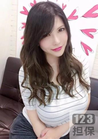 果冻传媒戚小怜：仙人跳的风流韵事，91网站私拍1集757M，网络平台邀约的丰满型美少女深夜访谈，中年妇女雇佣交流搞笑视频！