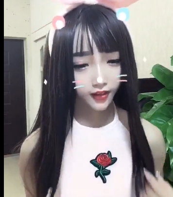 新主播凤凰雅宝：混血儿气质，多才多艺苗条身材，让你曼妙洗澡