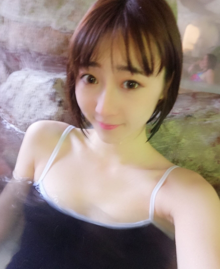 斗鱼茜乖乖现役美女主播，巅峰颜值完美身材，1小时+有声视频，换装、视角、投影、椅子舞，让你体验完美欲望！