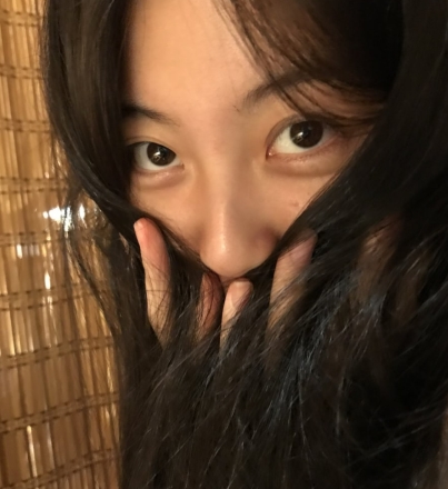 崔洁的土豪包养三人游泄露在百度盘的悲剧中国民航大学学生崔洁的土豪包养三人游的计划泄露在百度盘上，引发了人们的欲望和贪婪。在泄露的文件中，崔洁穿着睡衣，秀发飘逸，大眼睛闪耀，身穿黑色西装，手持银行卡，情调十足。片段中的情节让人心醉神迷，口水直流。在沙发上吞下这个拍摄的画面，让人更加期待这个三人游的情节。