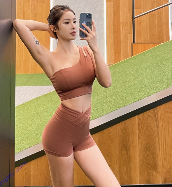 微博网红田雨诗amber运动模特冠军完美身材有尺度合集120P百度云