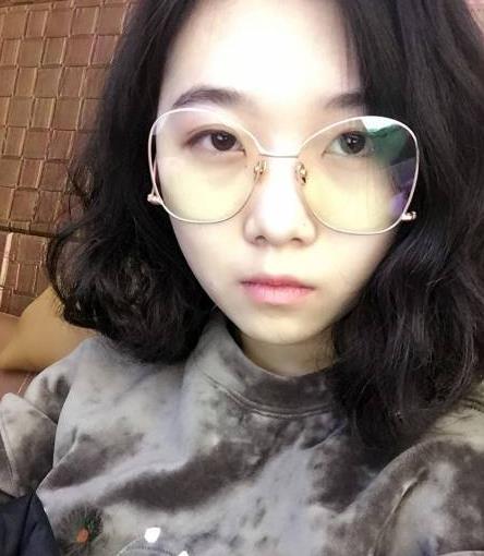 独家高端原创私密群内部社保美女视频，颜值身材一流，老王村露脸网红！