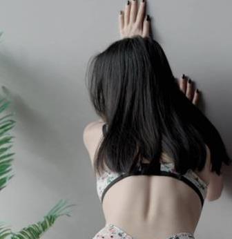 Hongkongdoll玩偶姐姐：最新小碎花内衣，展现女神魅力，财富自由！