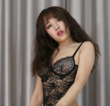 小哥与美女同事家里的火爆之夜