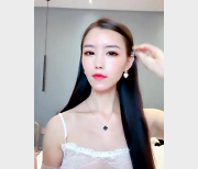 白净丰满VS凹凸魔鬼：完美肌肤的秘密揭示