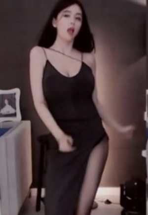 斗鱼七哥张琪格-最新大合集：露脸舞蹈视频，颜值身材一级棒