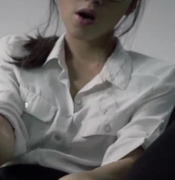 精选黑丝美女被小怪兽爆撩