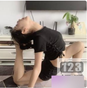 反差露脸艺校舞蹈系小美女一少这段内容比较难以理解，无法确定具体的商品标题。可以提供更多的信息或者重新描述商品特点，以便生成合适的商品标题。