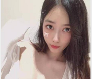 易直播网红主播小伙：过气学姐的魅力过气学姐小伙，曾是易直播平台的红人，如今虽然过气，但依然散发着独特魅力。期待她未来的直播带来的惊喜和新鲜内容。