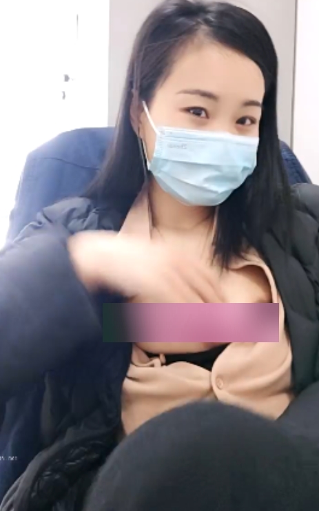 调皮可爱丫头：同事面对16v5.4g奇怪玩具