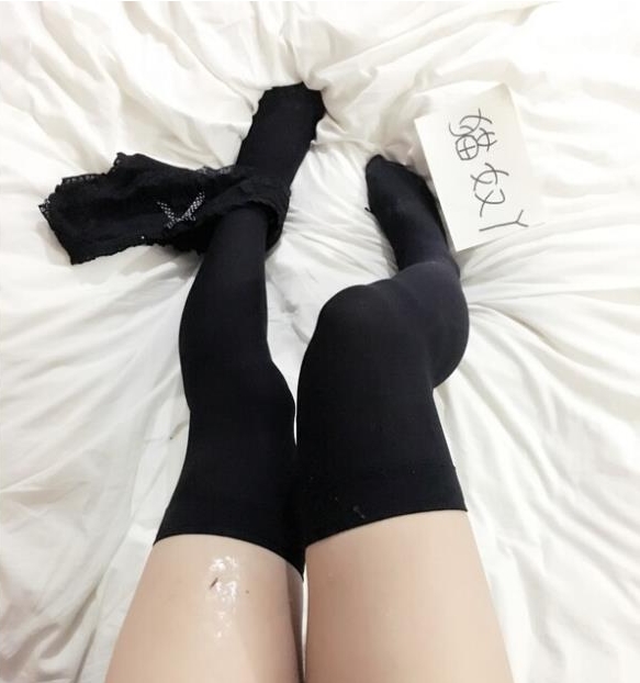 火爆幼齿高中妹有尺度作品