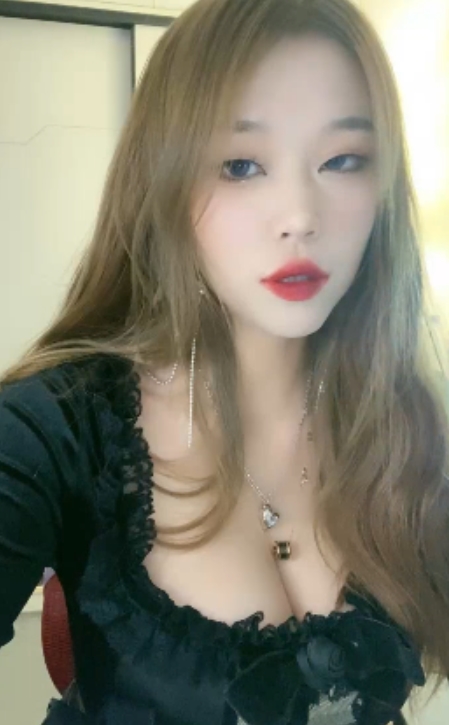 劲爆盯送口水磨铁棒：lili莉莉丝1V视频大小1.2G百度云