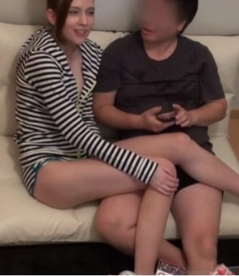 混血儿泷泽萝拉日系少女风格服饰