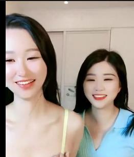 双F高颜姐妹花绑手拉丝丝袜黑鲍露脸笑哈哈1分36秒1.4G颜值小姐姐