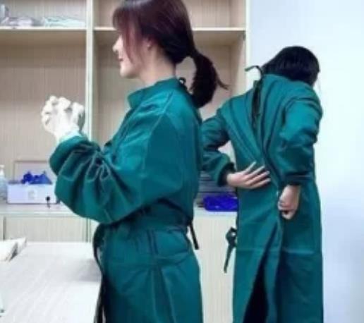 《小医院野性视频大揭秘!清纯护士帮病人玩飞机》