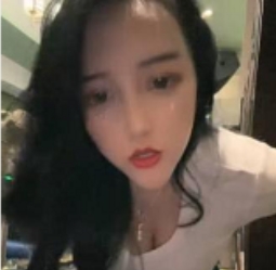 限时特惠烈焰红唇S御姐款，榜上有名的一大哥首选KTV玩乐！现场直播，边唱边PA，一起来感受热情澎湃的音乐之旅！[1V-4奇怪姿势M]