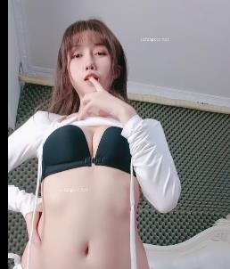 校花赵梦澈自拍视频2V-3.9G，夹子音S气十足，道具C鲍鲍全细节展示