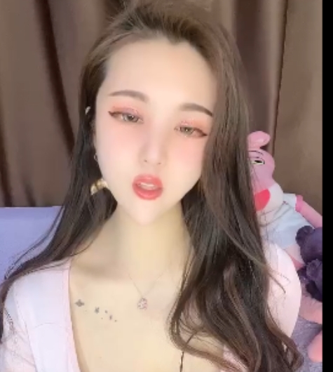 超级大罩杯女神小薇薇安狂甩奶视频4.48GB高清10小时