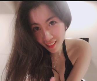 高颜值妻子自拍视频，白皙性感蜂腰蜜桃臀，戴绿帽露脸诱惑