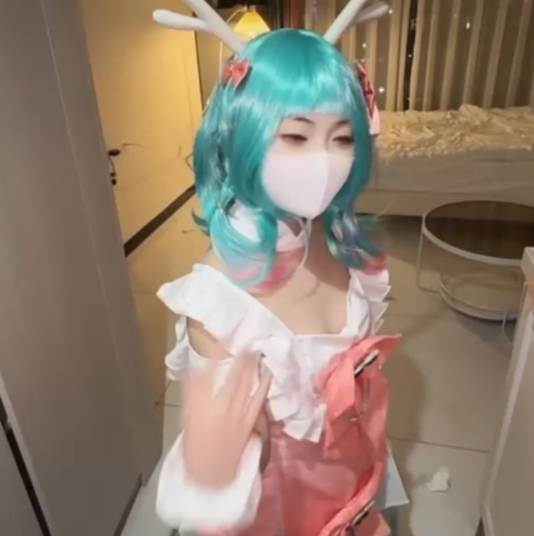 瑶cos小奈新作，胖臀妹子引爆收藏狂潮