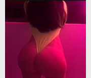 CrystalLust:P站逆天身材扑克自拍8V3.2G时长