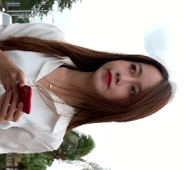 黑色比基尼美女展示美腿和胖臀的视频