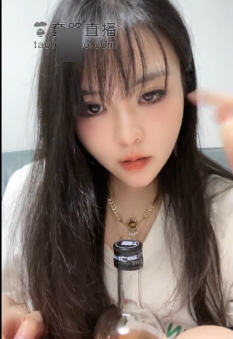 足系列爱脚：女王网调，高跟黑丝，寸止红绿灯，模拟踩踏，40/80/30分钟沉浸体验