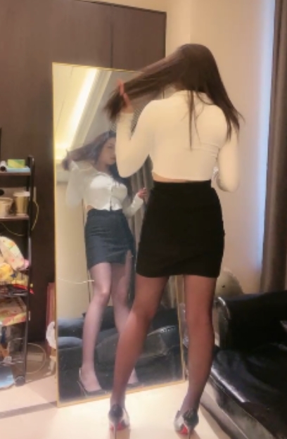 足系列爱脚：女王网调，高跟黑丝，寸止红绿灯，模拟踩踏，40/80/30分钟沉浸体验