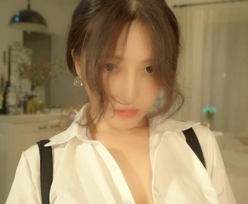 樱晚gigi钢琴课视频大放送！网红诱惑尺度十足，一V611M超值享受！