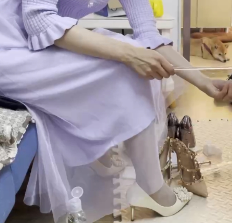 高跟鞋女主陈淑桦手指某处指教视频4V+1.36G给力纷呈