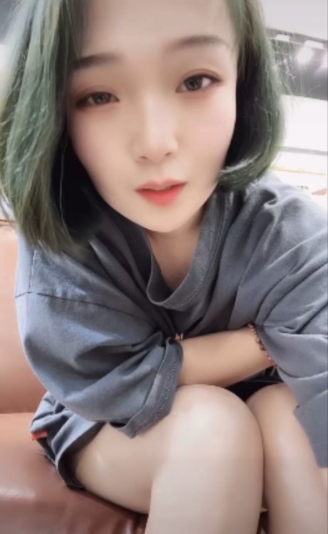 小雪：反差女主播12V1.92G视频百度盘