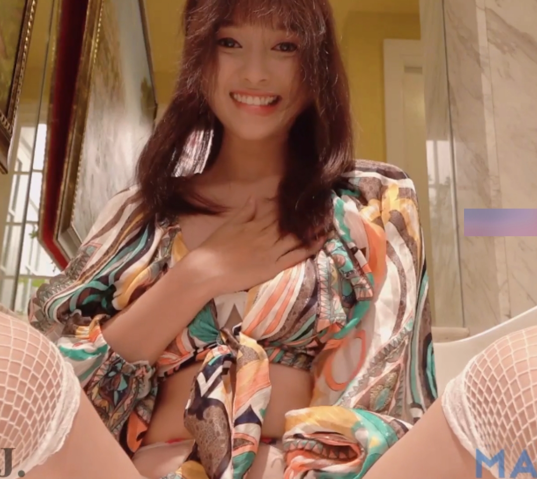 转载搬运绝世容颜甜美女神jasminej私拍花式放尿合集3.8G百度盘