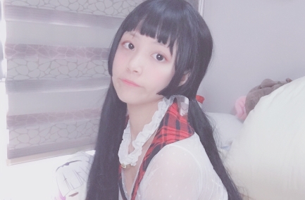 女仆装扮的小奈奈：温柔可爱的网红萌妹子