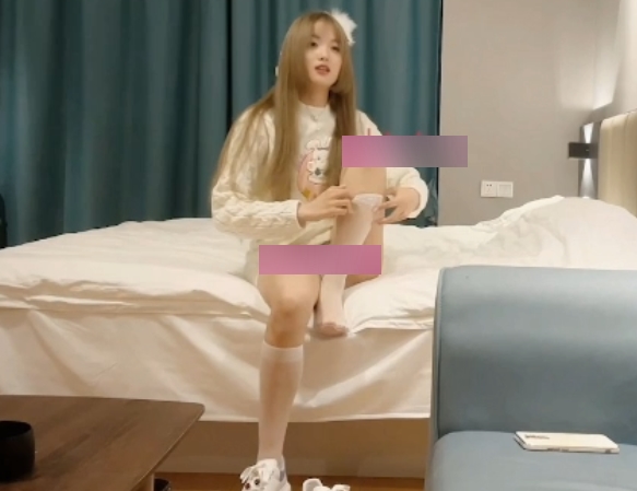 国庆约会身材完美的文学系可爱学妹，雪白大长腿，高颜值探花大熊，出声给力！MP4无圣光高速做种，三日哈希校验，比特彗星、比特精灵、qBittorrent、μTorrent！