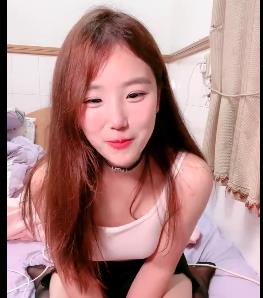 乖乖幼小主播搞笑视频大放送！有钱人悬赏8000找完整五小时作品，评论区笑料百出！颜值身材在贤娆车衣道具秀惊艳无限！作者自拍7V-1.5G大小，快来下载欣赏吧！