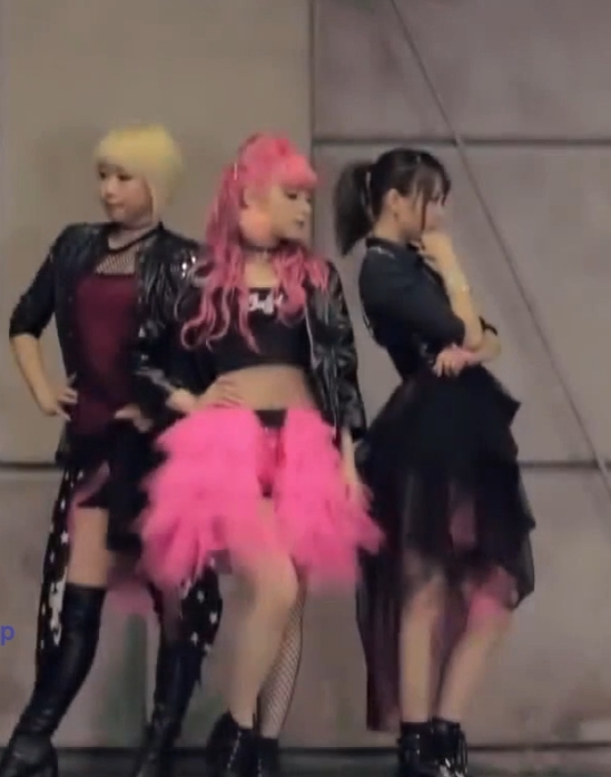 说，ocmas付费全方位展示宅舞合集36v2.9g是一部不容错过的视频合集，无论是舞蹈表演还是视频质量，都能满足观众的需求。赶紧收藏起来，让自己随时随地都能欣赏到这些精彩的舞蹈表演吧！