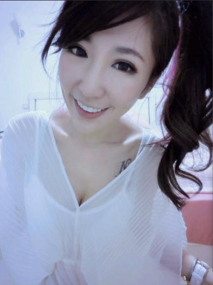 台湾网红贝拉alleys机器人水果合集，高清画质2.7G，女神身材剧情作品