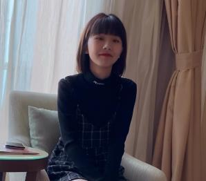 Venusbabe:AI增强4V-3.2G自拍视频,45分钟时长,粉丝热情不减,观看体验棒棒糖手套H孕