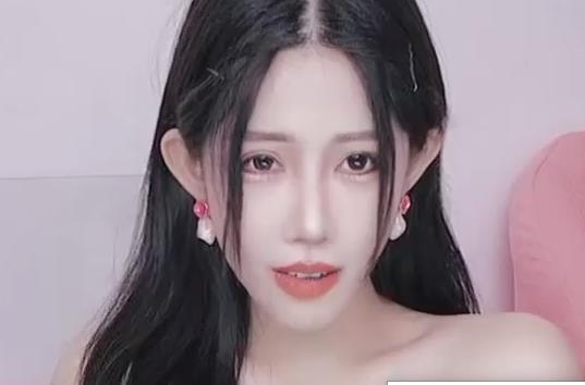 土豪情人节福利姬，4V-2.8G视频火爆全网，漂亮身材喷泉秀