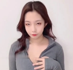 反差婊辉夜姬怼脸上嘴艺指教，50P/28V/2.98G